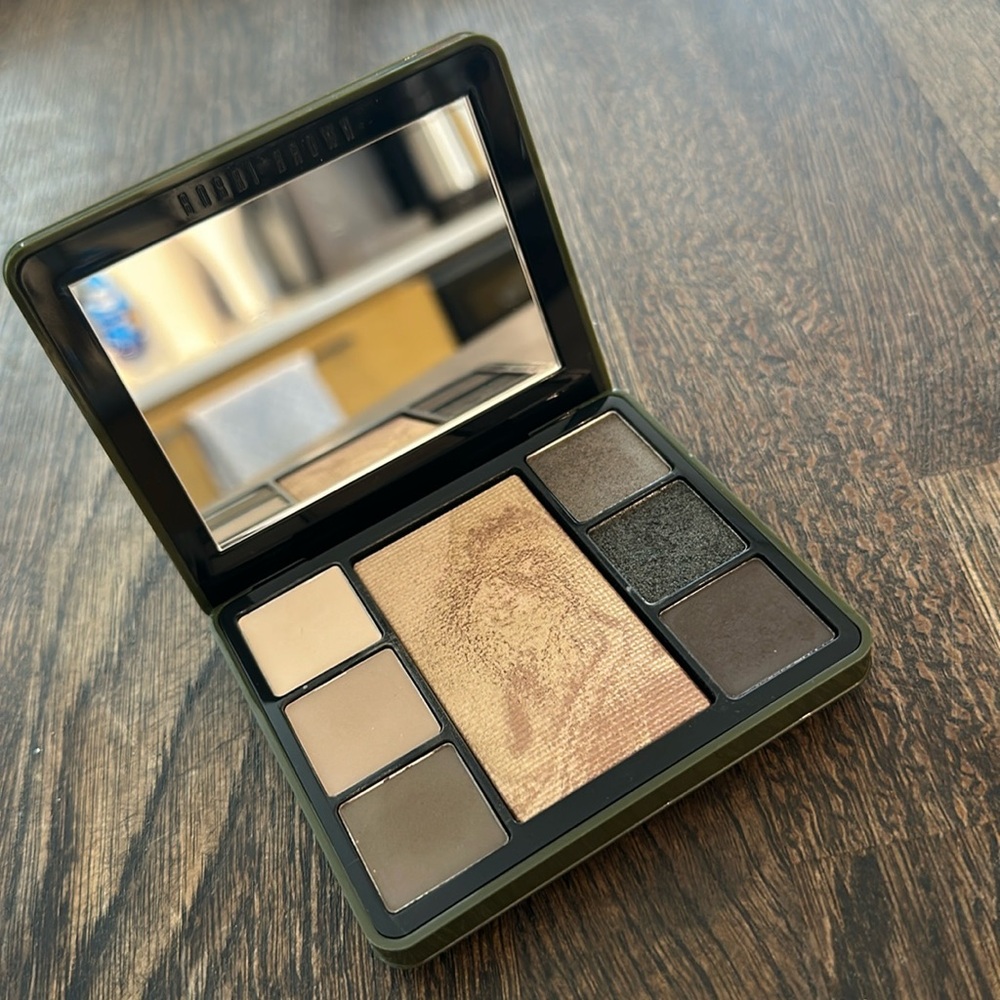 Bobbi Brown Camo eye and cheek palette